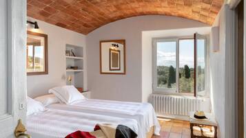 House | 8 bilik tidur