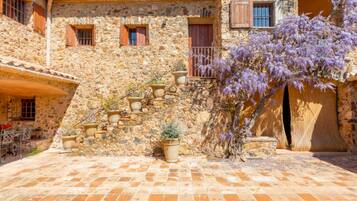 House | 8 bilik tidur