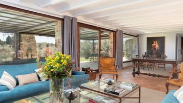 House | 8 bilik tidur