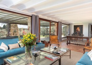 8 bedrooms - Finca Mas Gotas - Unique Charming Estate (Vall-Llobrega)