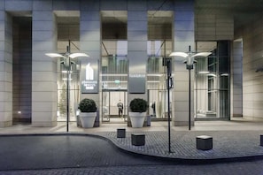 Exterior detail - Lumina stylish apart in Platinum Tower (Warszawa)
