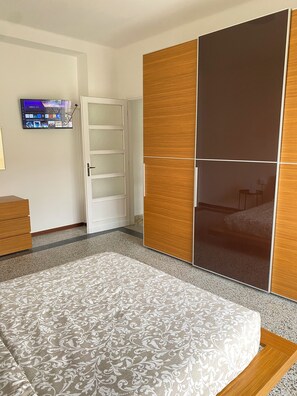 3 عدّة غرف نوم ومكواة/لوح كي وسرير سفر وواي فاي مجانًا