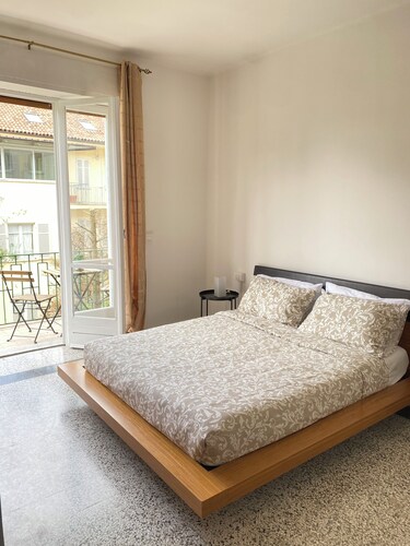 Apartment in Alba with free parking. Sleeps 7. Self check-in