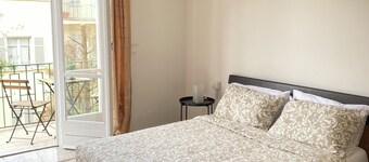 Apartment in Alba with free parking. Sleeps 7. Self check-in