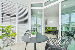 Dining - Reefside at 201 Lake Street- Stylish City Apartment with Pool & Balcony Near Esplanade (Cairns City)