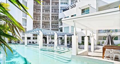 Reefside at 201 Lake Street- Stylish City Apartment with Pool & Balcony Near Esplanade