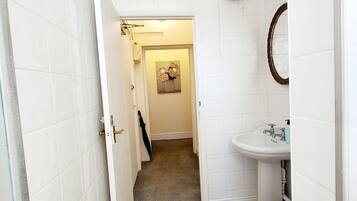Shower dan handuk