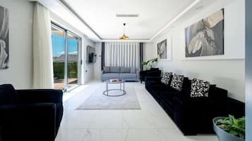 Standard Room, Garden View | Free WiFi, bed sheets