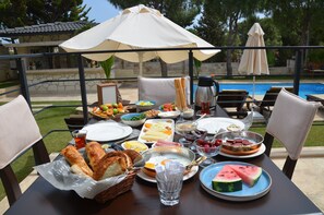 Free daily local cuisine breakfast - Wind of Çeşme (Cesme)