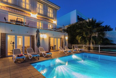 Villa Oliva with private heated pool and amzing views