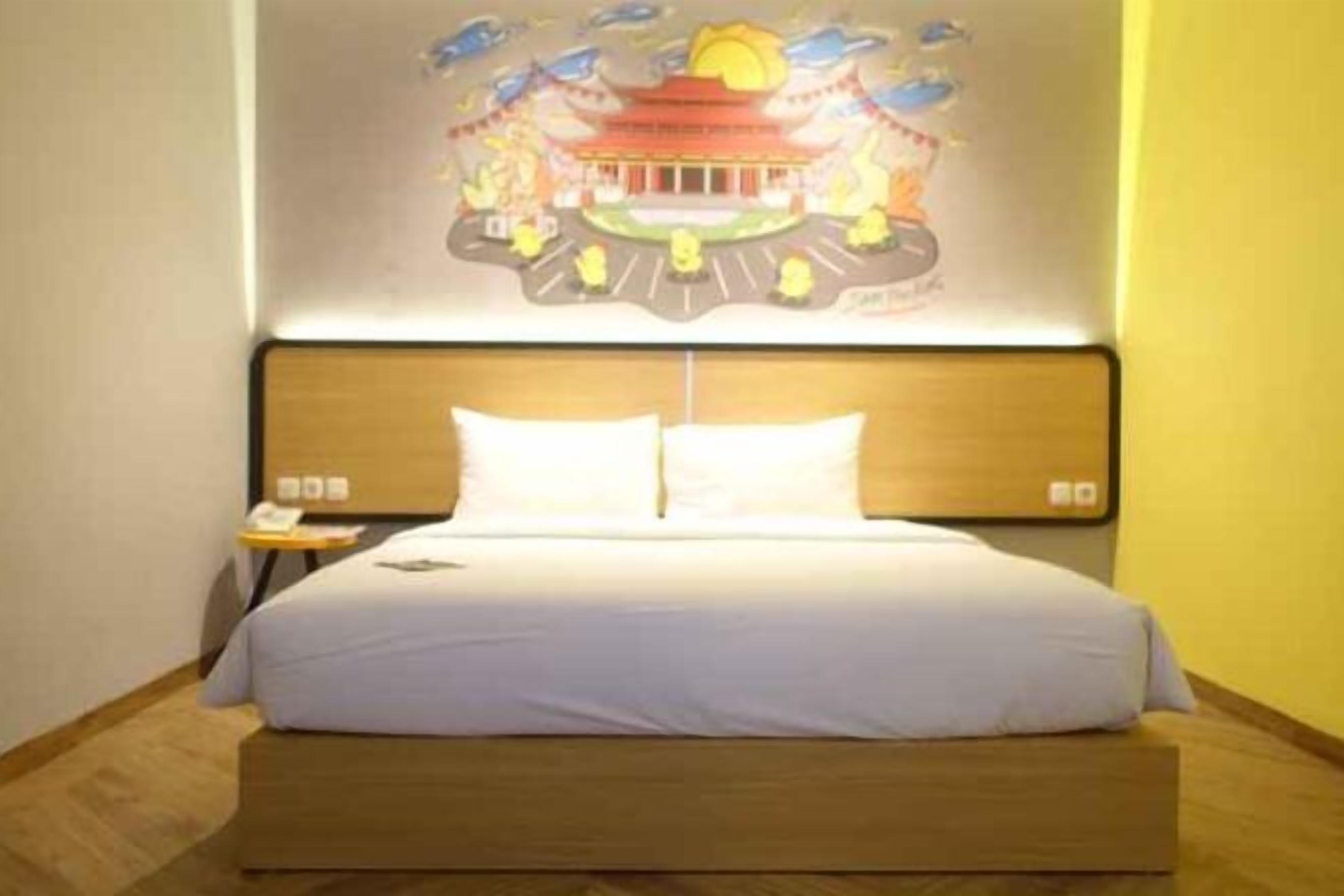 Desk, laptop workspace, free WiFi