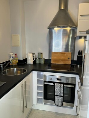 Íbúð | Einkaeldhús | Ísskápur, örbylgjuofn, bakarofn, eldavélarhellur