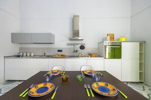 Apartment | Private kitchen - Leticia's Apartment by Wonderful Italy (Naples)