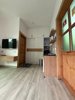 Superior Cottage | In-room dining