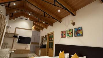 Superior Cottage | 1 bedroom, memory-foam beds, rollaway beds, free WiFi