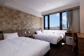 Desk, laptop workspace, free WiFi, bed sheets - Hotel Kii Tanabe (Tanabe)