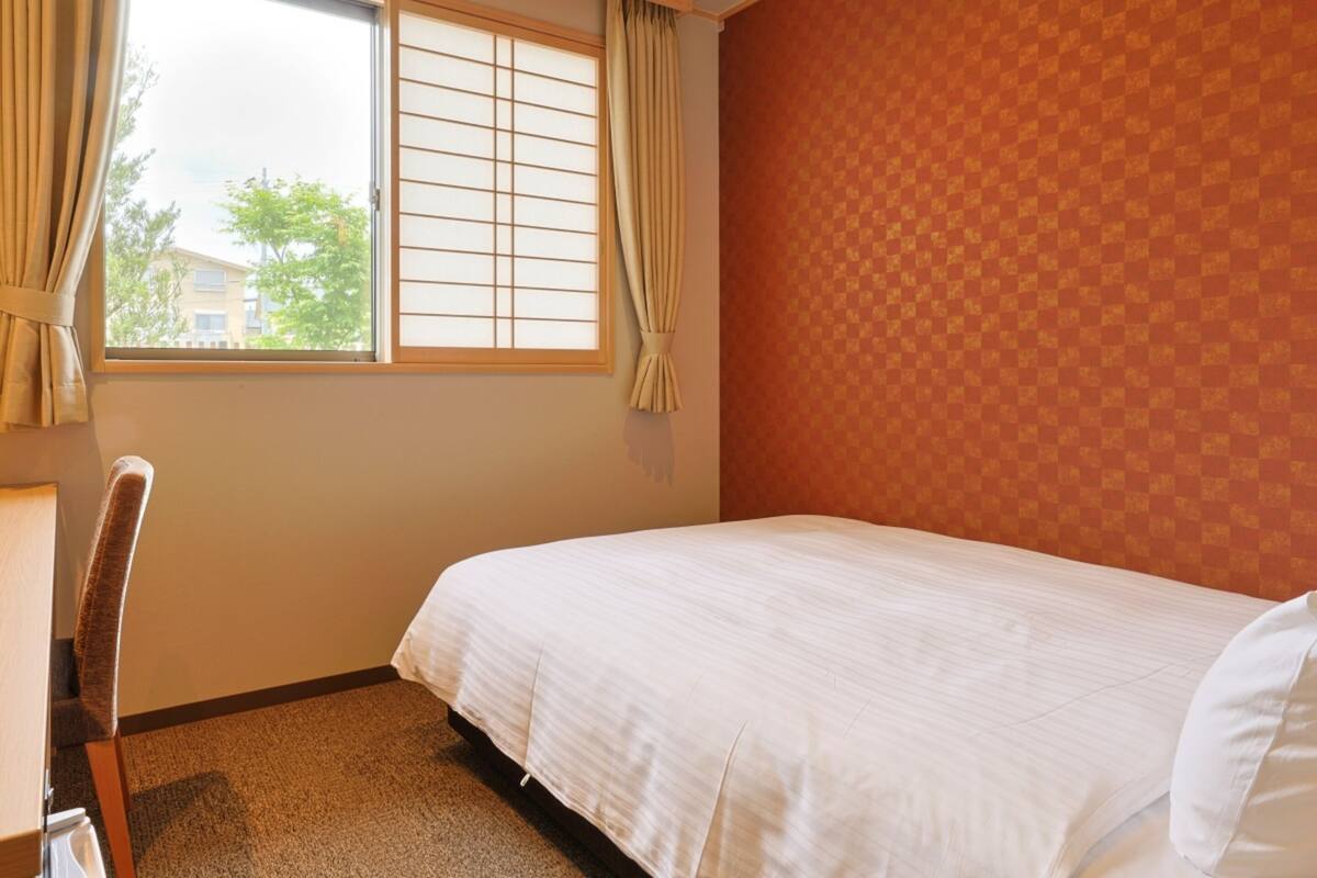 [Annex]Japanese-Western Style Semi-Double Room, Non Smoking | Desk, laptop workspace, WiFi (free), bed sheets