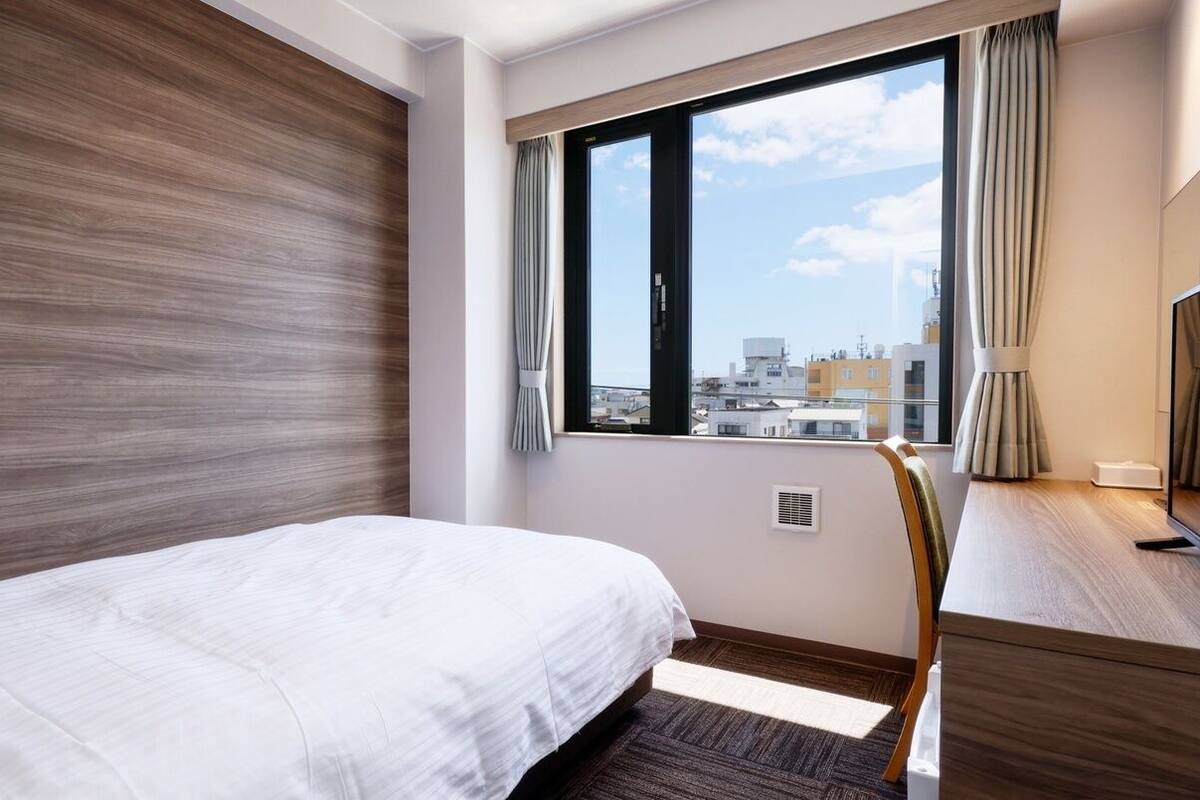 Desk, laptop workspace, free WiFi, bed sheets