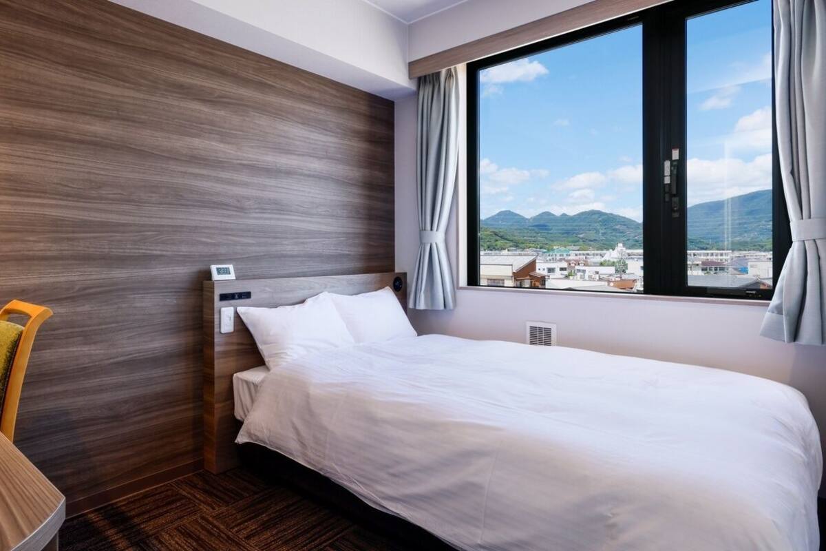 Desk, laptop workspace, free WiFi, bed sheets