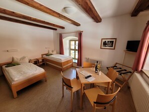 Apartment, 2 Bedrooms | Laptop workspace, free WiFi, bed sheets - Gästehäuser St Marienthal (Ostritz)