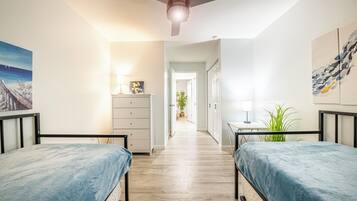 2 soverom, strykejern/-brett, reiseseng for barn og wi-fi (inkludert)