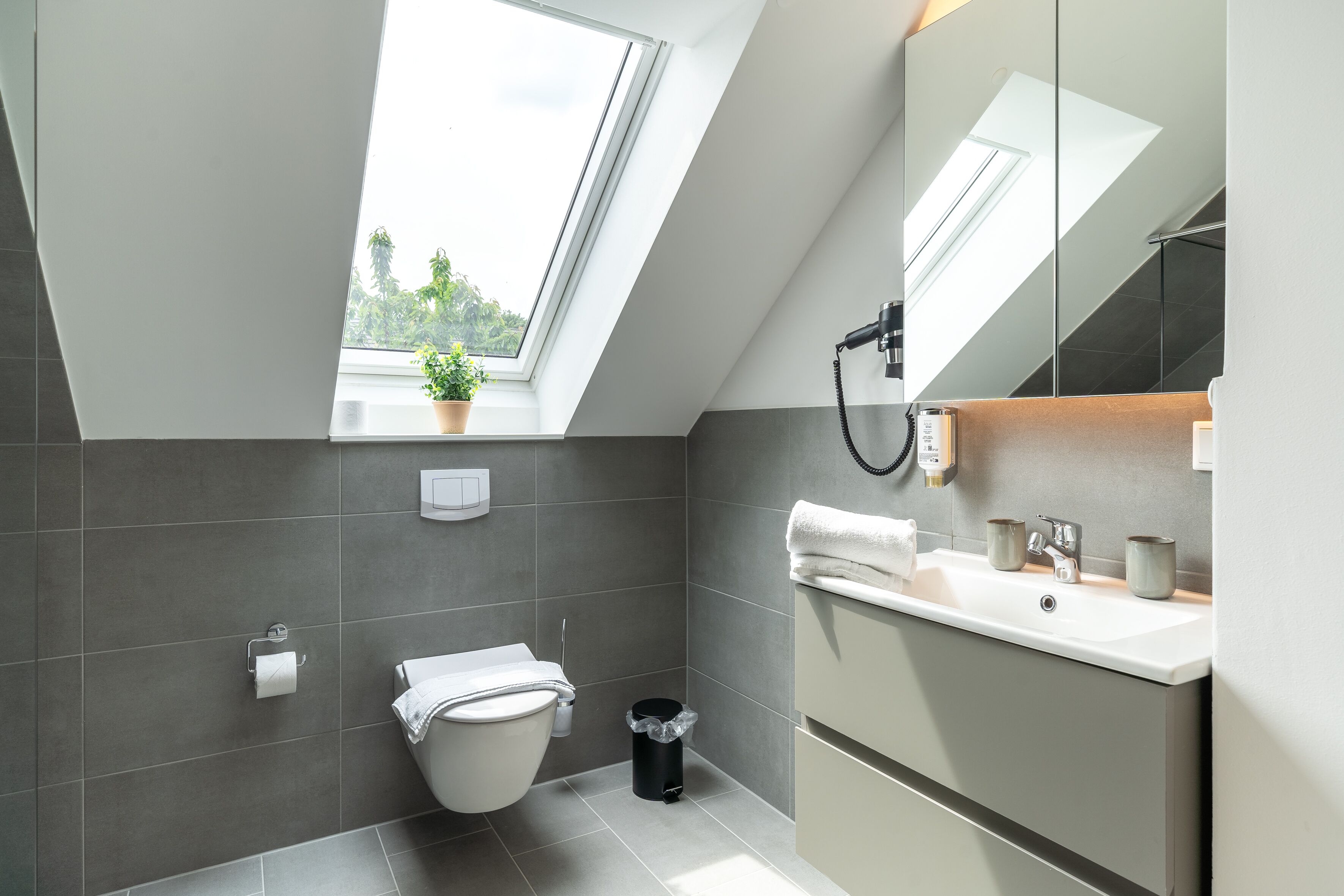 Comfort Double Room | Bathroom | Shower, hair dryer, heated floors, towels