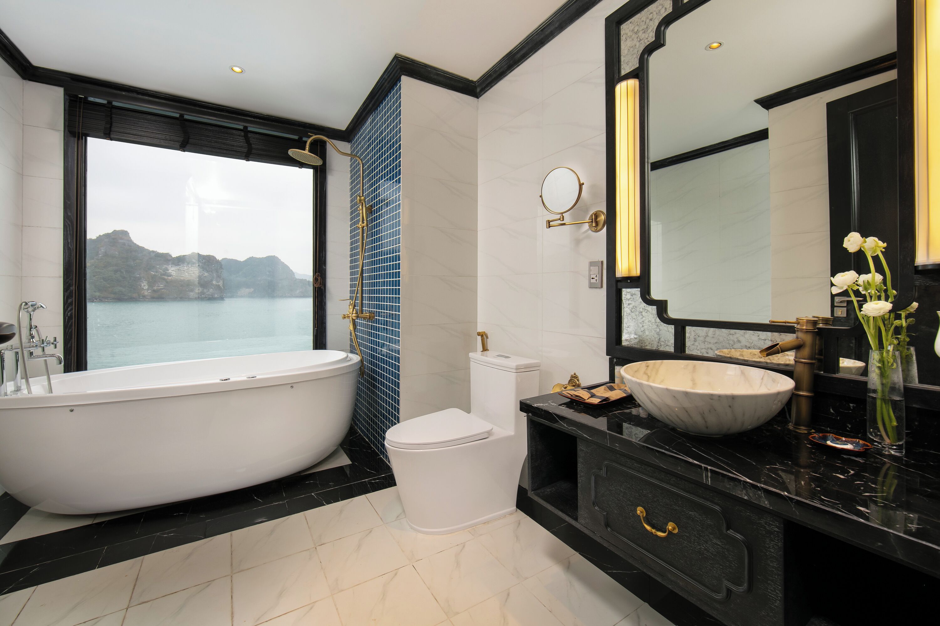 Presidential Suite with Terrace and Bathtub | Bathroom | Designer toiletries, hair dryer, bathrobes, slippers