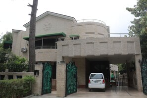 Front of property - City Home Guest House (Islamabad)