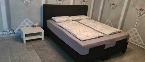 1 bedroom, WiFi, bed sheets