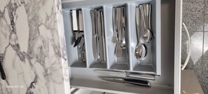 Suihku, ilmaiset hygieniatuotteet, pyyhkeet, saippua