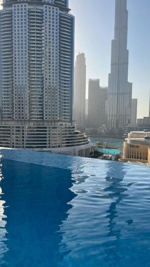 Outdoor pool - Direct Dubai Mall Access Downtown Boulev (Madinat Zayed)