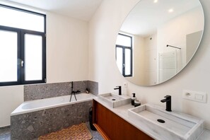 Shower, hair dryer, towels, shampoo