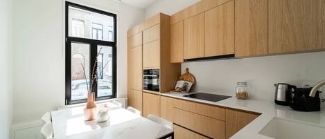 Køleskab, ovn, kogeplade, opvaskemaskine