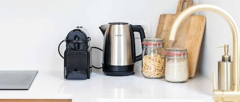 Refrigerador, horno, placa de cocina, lavavajillas