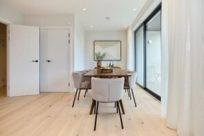 Apartment (2 Bedrooms) | Exterior - The Brondesbury Place - Bright 2bdr Flat With Balcony + Parking (London)