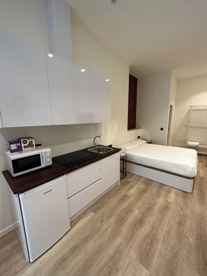 1 camera, ferro/asse da stiro, Wi-Fi, lenzuola