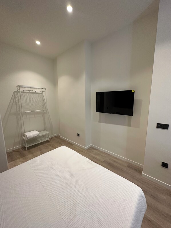 1 camera, ferro/asse da stiro, Wi-Fi, lenzuola