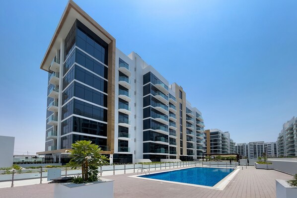 Outdoor pool - New Stylish Studio in Azizi Riviera (Dubai)