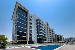 Outdoor pool - New Stylish Studio in Azizi Riviera (Dubai)