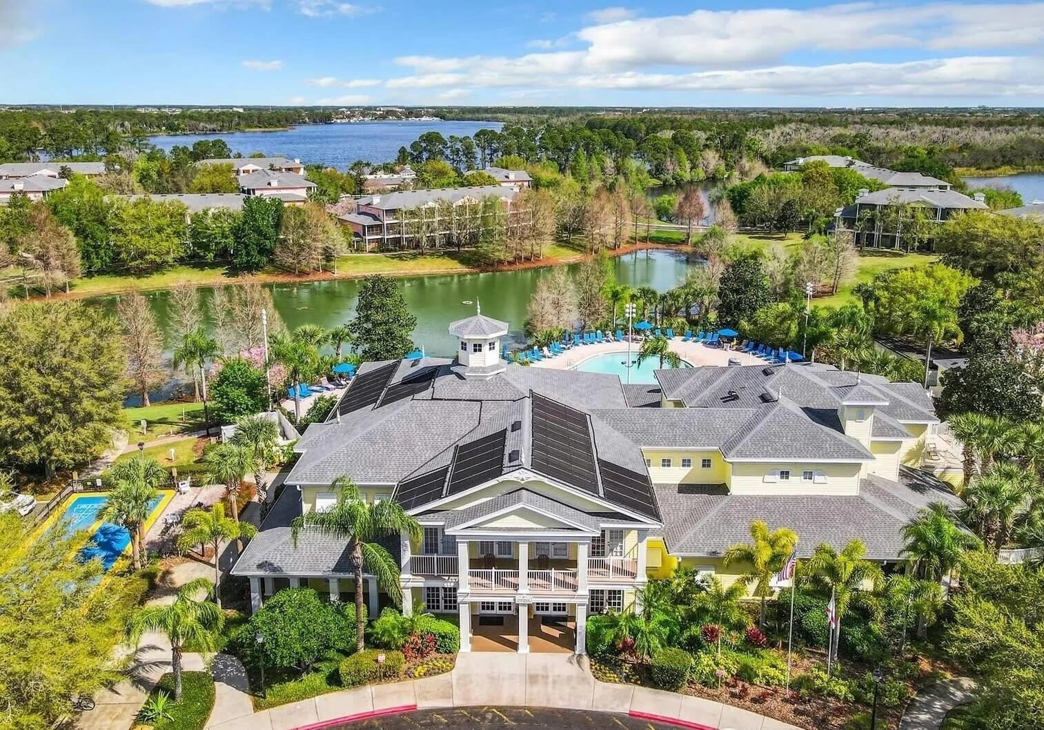 3BR Bahama Bliss Condo with Pool & Lake Access