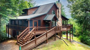 Exterior - Skybound Summit -  Stunning Mtn Views, Hot Tub, Fire Pit, Pool Table (Blue Ridge)