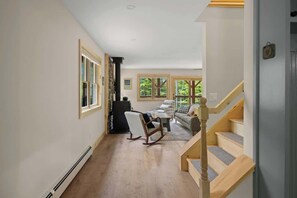 TV, fireplace - Wander In | Close to Mount Snow & Stratton (Wardsboro)