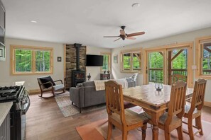 Interior - Wander In | Close to Mount Snow & Stratton (Wardsboro)
