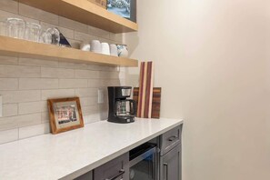 Interior - Wander In | Close to Mount Snow & Stratton (Wardsboro)