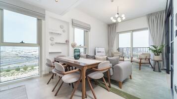 Standard Apartment, Balcony, City View | Dining room