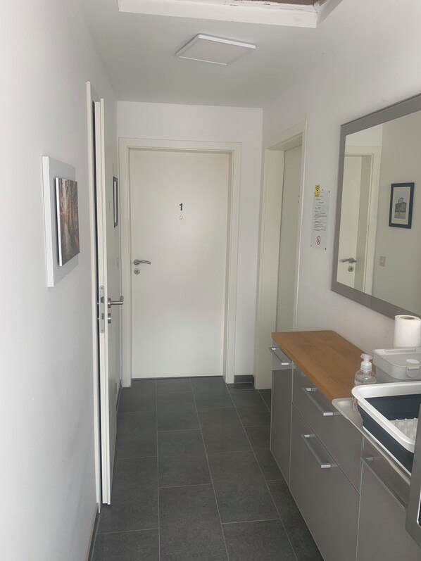 Interior - 3 Zimmer im Einfamilienhaus mit Garten (Magdeburg)