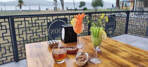 Deluxe-villa - balkon | Pengeskab på værelset, skrivebord, gratis Wi-Fi