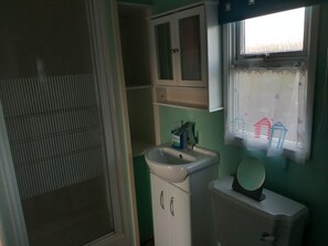 Departamento | Baño | Regadera y toallas