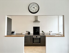 Apartment | 2 bedrooms - Spacious Apartment Parking Close to Seafront (Penzance)