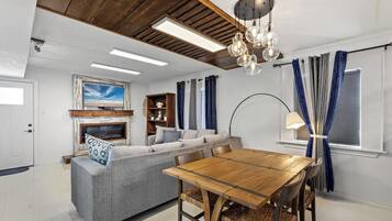 Condo, Multiple Beds, Kitchen (Ocean Luxury Retreat B) | Dining